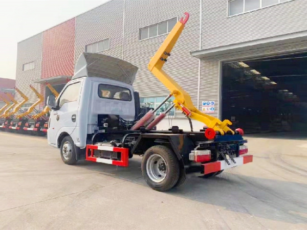 東風(fēng)途逸國(guó)六汽油3~4方車廂可卸（鉤臂）式垃圾車