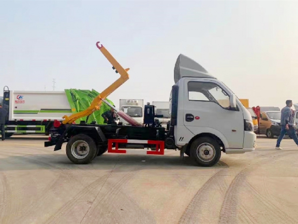 東風(fēng)途逸國(guó)六汽油3~4方車廂可卸（鉤臂）式垃圾車