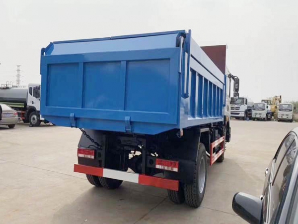 東風(fēng)多利卡D9國六10~12方自卸翼展式垃圾車