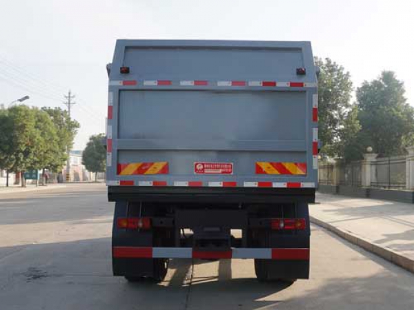 東風(fēng)小多利卡國(guó)六8方壓縮式對(duì)接垃圾車(chē)