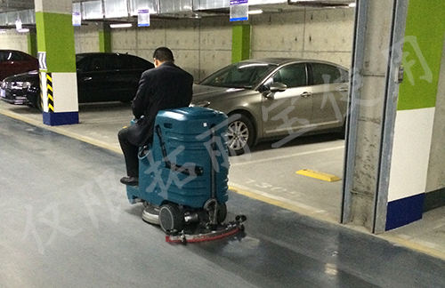 停車場適合用哪種洗地機(jī)